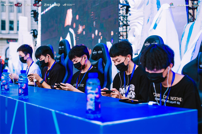 更展现了对 更展现了对